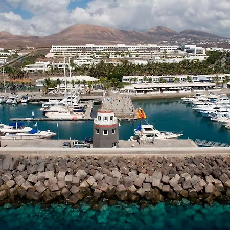 Centrally Located Rupert 3 Bedrooms Private Pool Close To Amenities Puerto Del Carmen Villa *