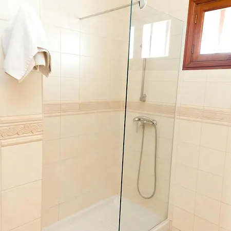 Centrally Located Rupert 3 Bedrooms Private Pool Close To Amenities Puerto Del Carmen Villa *