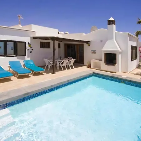Centrally Located Rupert 3 Bedrooms Private Pool Close To Amenities Puerto Del Carmen Villa *
