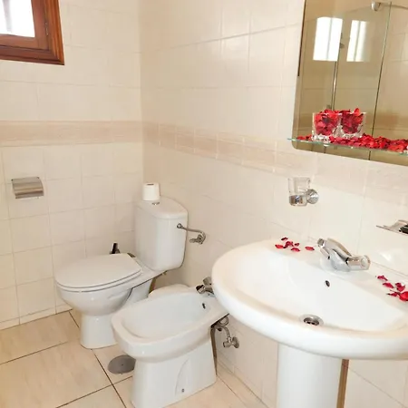 Centrally Located Rupert 3 Bedrooms Private Pool Close To Amenities Puerto Del Carmen * Tías