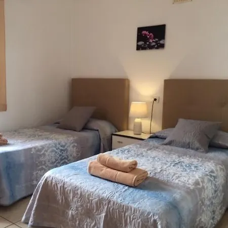 Centrally Located Rupert 3 Bedrooms Private Pool Close To Amenities Puerto Del Carmen *