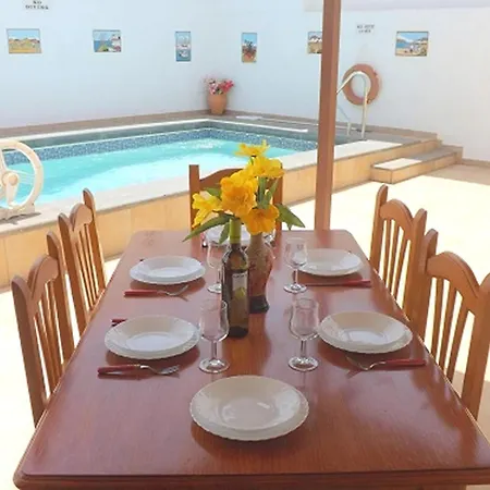 Centrally Located Rupert 3 Bedrooms Private Pool Close To Amenities Puerto Del Carmen Villa *